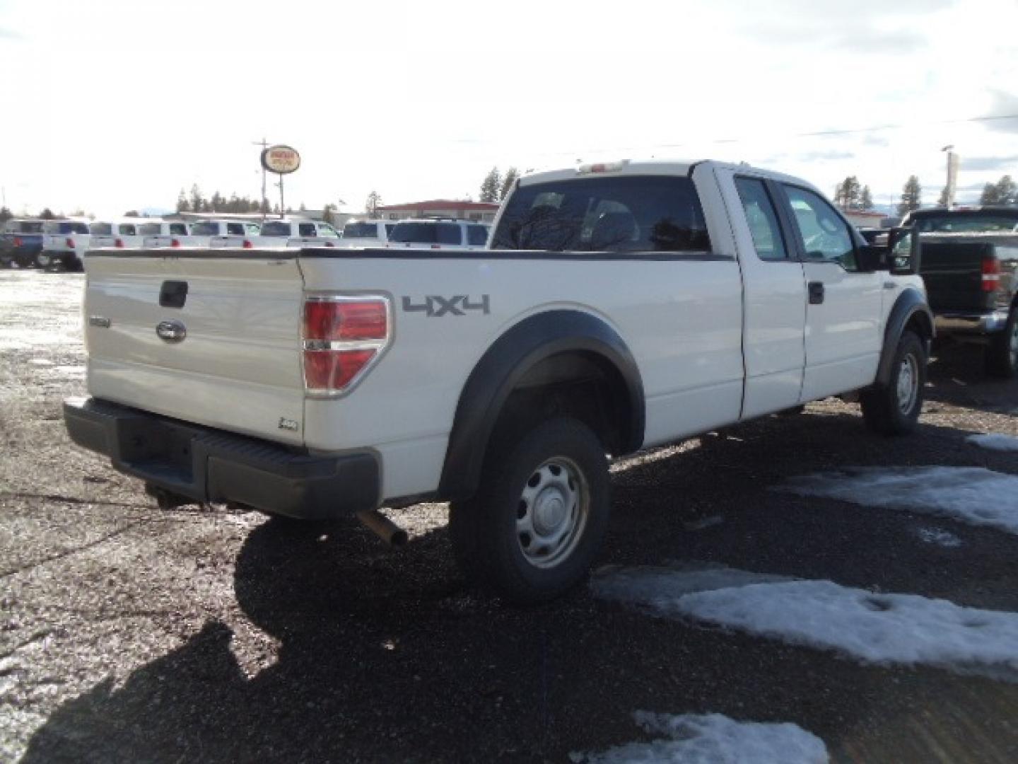 2010 White /Tan Ford F-150 XL (1FTVX1EV2AK) with an 5.4L V8 Gas engine, Automatic transmission, located at 5465 Highway 2 W., Columbia Falls, MT, 59912, (406) 892-4407, 48.352188, -114.240929 - Photo#8